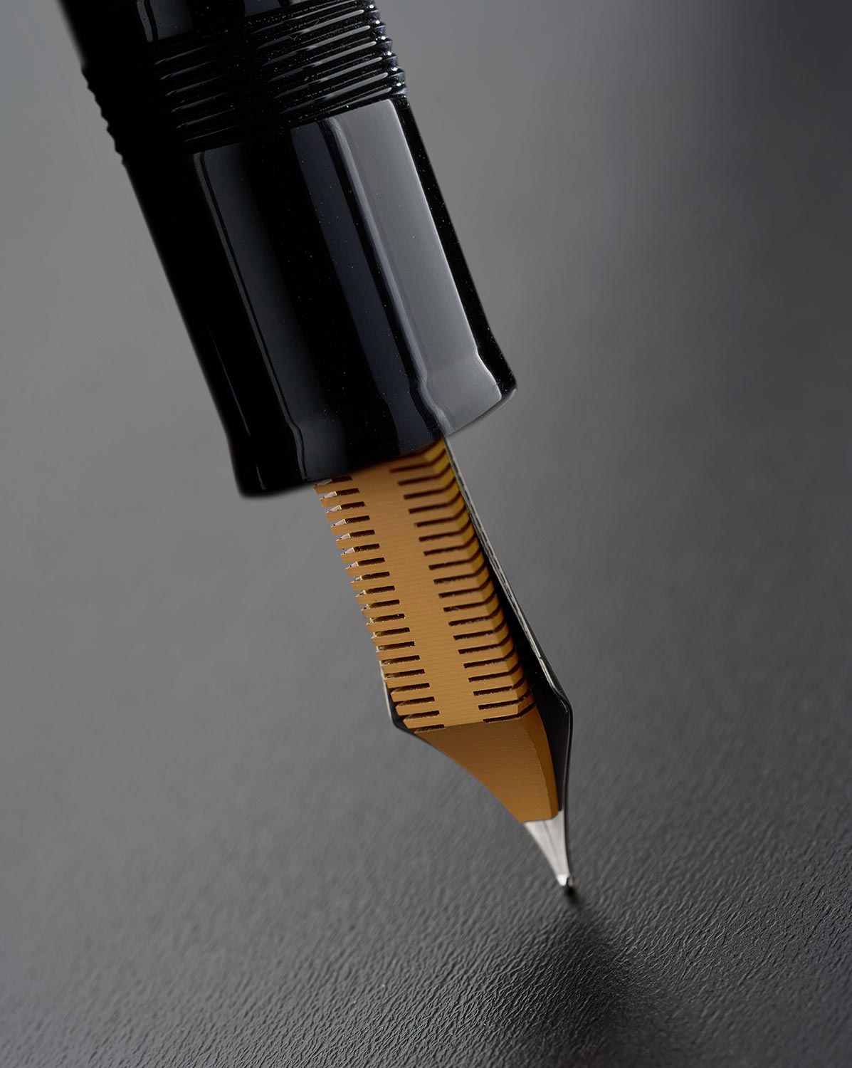 Delta Magnifica Orange oversize fountain pen - Fontoplumo